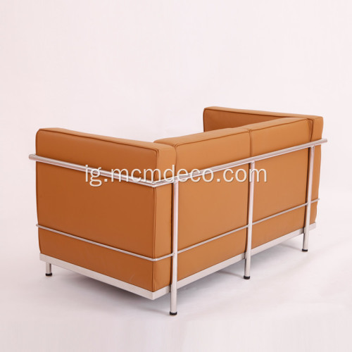 Brown Akpụkpọ anụ Le Corbusier LC2 2 oche Sofa